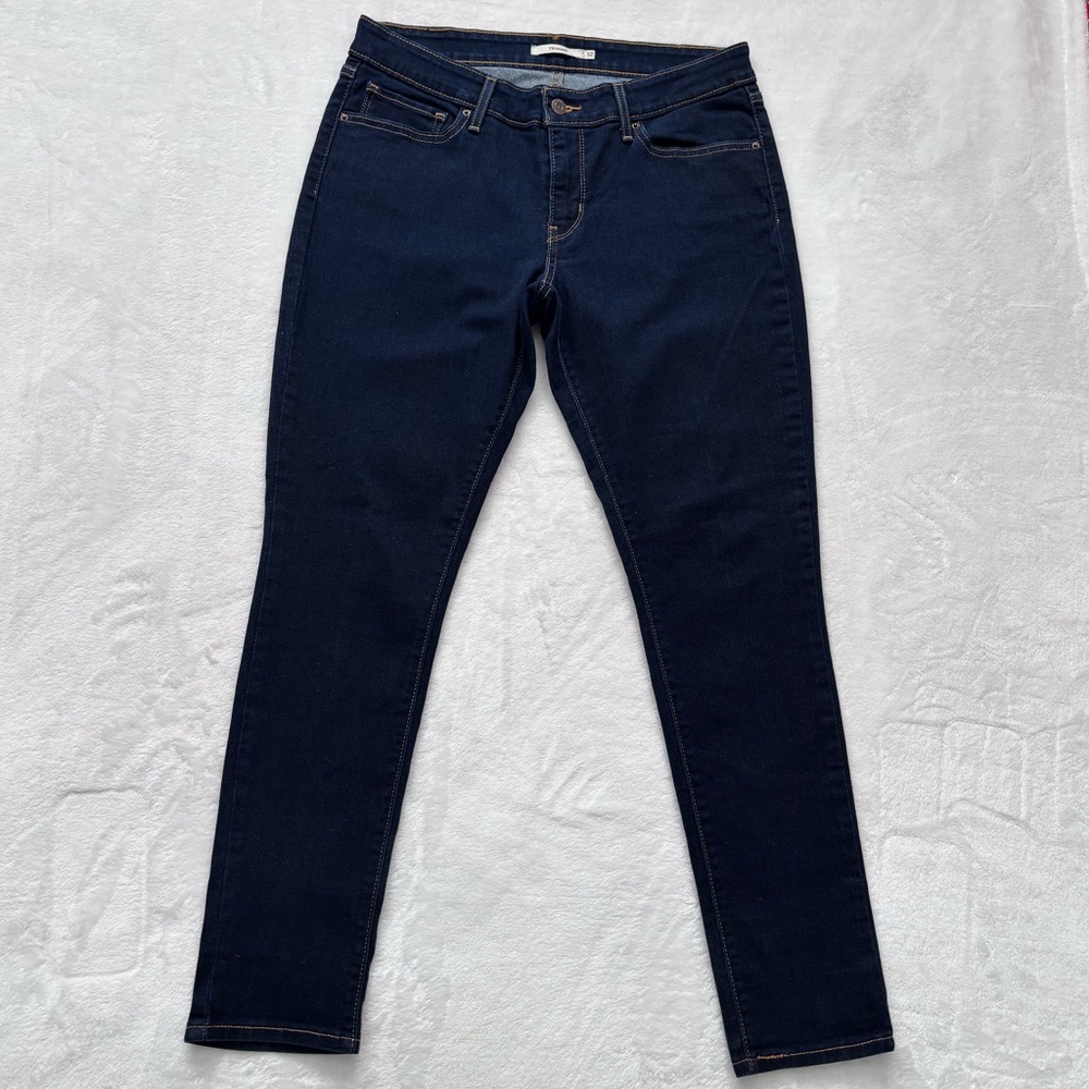 LEVI'S 711 Skinny Mid Rise Dark Rinse Jeans--EUC--32